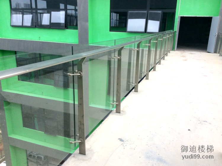 深圳德塔防爆電動汽車有限公司—不銹鋼玻璃護欄