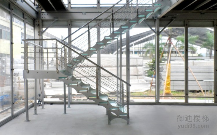 室內鏈條鋼板樓梯案例