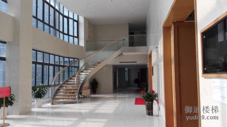 御迪辦公場所案例—弧形辦公樓梯