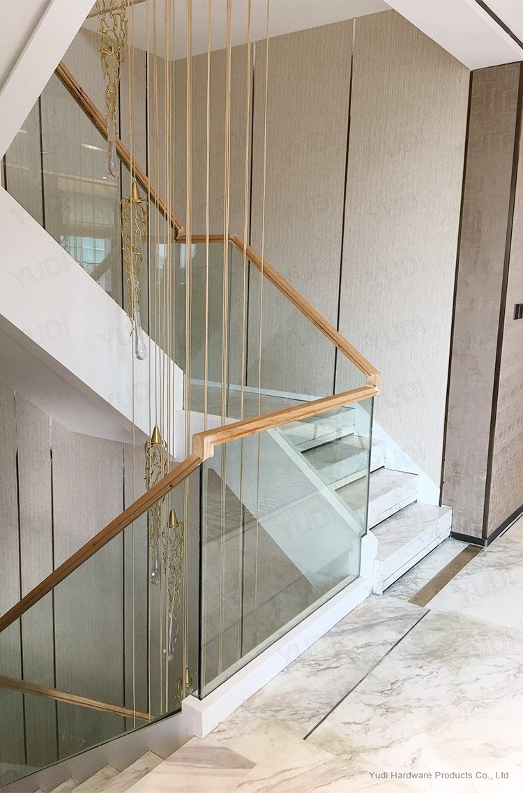 玻璃護欄樓梯