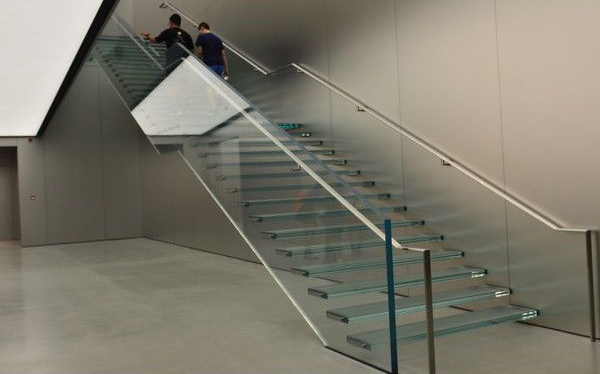 玻璃樓梯