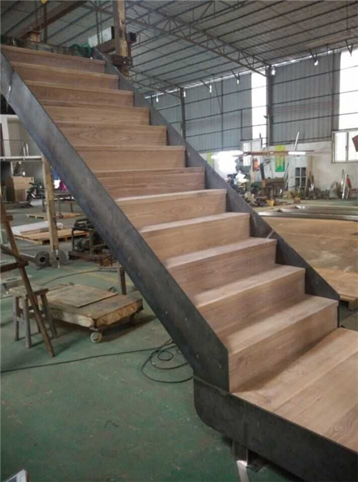 鐵板實木踏板直樓梯，YD-TMZ600